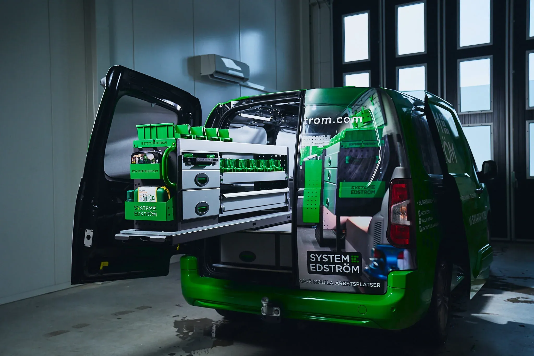 Fahrzeugausbau mit Regalsystemen